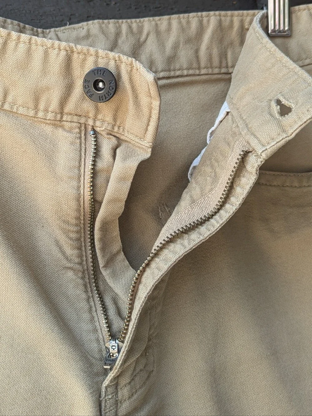 The North Face Men's Khaki Twill Flat-Front Shorts Size 32